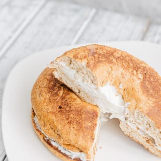Cream Cheese Bagel (16 Halves)